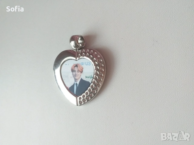 уникална чисто нова висулка за колие или чанта на BTS последен брой