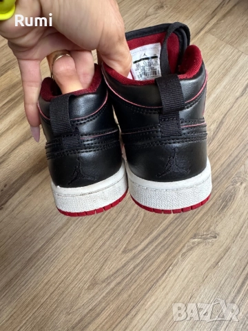 Оригинални детски кецове Air Jordan 1 Retro Mid! 29,5 н, снимка 7 - Детски маратонки - 52179707
