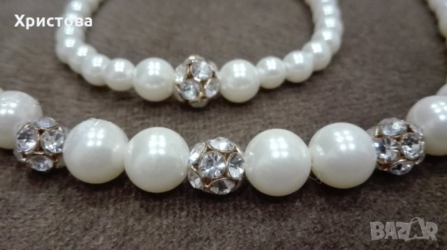 Нов дамски комплект бижута от Avon, снимка 2 - Бижутерийни комплекти - 30467351