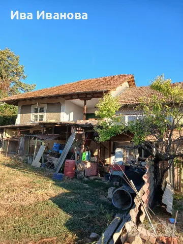 продавам къща в с.Осенец 