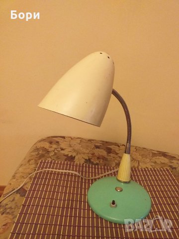 Стара метална ретро лампа, снимка 2 - Настолни лампи - 30294477