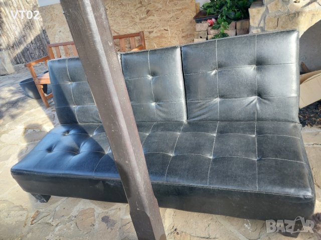 Запазен Разтегателен диван с поставка за напитки, снимка 2 - Дивани и мека мебел - 44192749