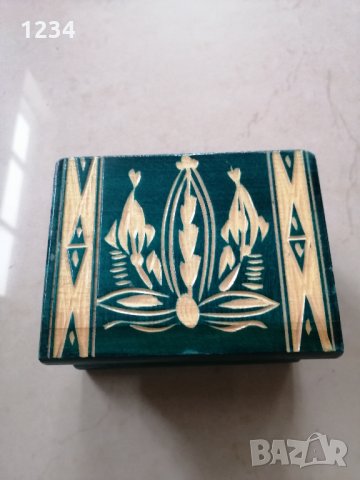 Малка дървена кутия 10.5 см. 