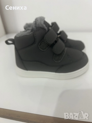 Продавам нови боти номер 23