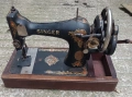 Стара машина SlNGER, снимка 1