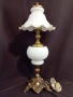 Голяма старинна лампа с красив бял стъклен абажур, снимка 1