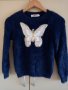 Детски пуловер с пеперуда , снимка 1 - Детски пуловери и жилетки - 35441932