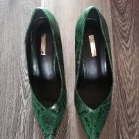 Обувки на ток в змийски принт , снимка 3 - Дамски обувки на ток - 30802173