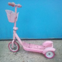 Детска тротинетка на три колела продавам, снимка 1 - Детски велосипеди, триколки и коли - 38350565
