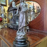 Красива антикварна френска фигура статуетка пластика , снимка 1 - Антикварни и старинни предмети - 39981673
