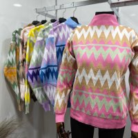 Цветен пуловер на райе в три цвята, снимка 2 - Блузи с дълъг ръкав и пуловери - 42292236
