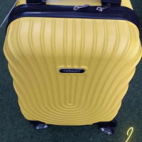 Стилен куфар с колелца за ръчен багаж с твърдо покритие , снимка 9 - Други стоки за дома - 44924153