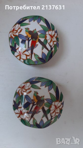 Продавам 2 еднакви ПОРЦЕЛАНОВИ КУТИИ с капак , снимка 1