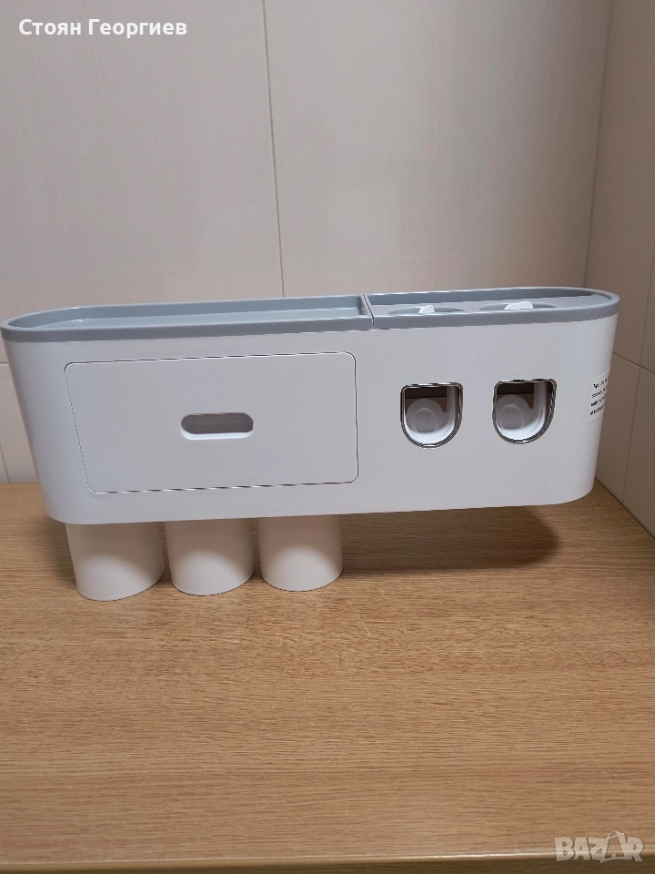 Поставка за паста и четка за зъби с три чаши, снимка 1