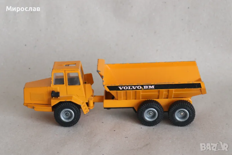 1:55?? SIKU VOLVO САМОСВАЛ КАМИОН КОЛИЧКА МОДЕЛ, снимка 1