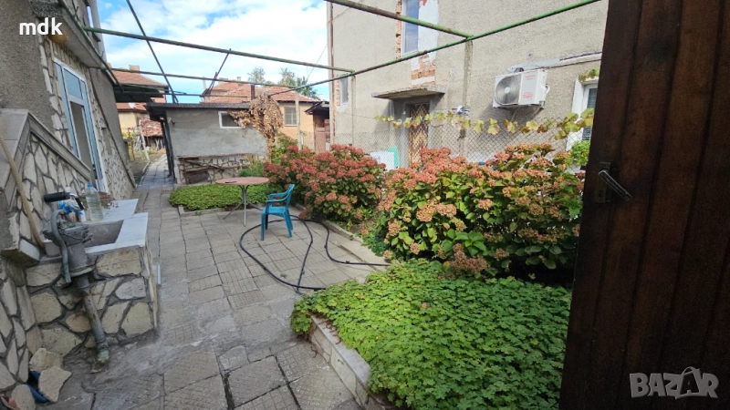 Двуетажна къща с гараж двор и пристройка Стамболийски, снимка 1