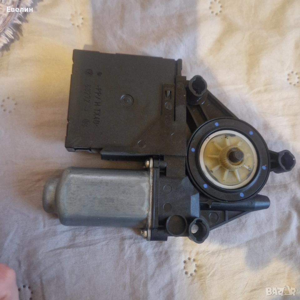 дясно моторче за управление за ел.стъкла Touran 2006г, снимка 1