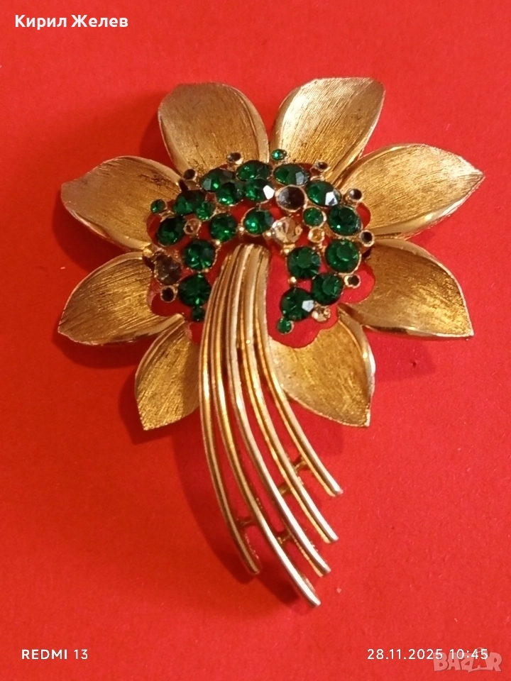 Брошка с златист тон във формата на цвете със ЗЕЛЕН ИЗУМРУД 31904, снимка 1