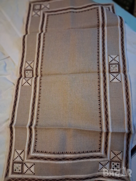 Българска бродерия - тишлайфер, снимка 1