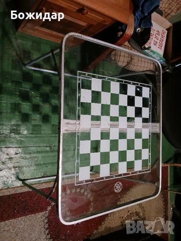 Шах. Маса с стъклен плот и дървени фигурки., снимка 8 - Декорация за дома - 51437921