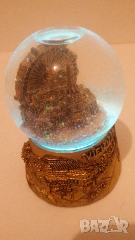 Снежен глобус Виена; Vienna by night snow globe; свети в тъмното с различни цветове, снимка 15 - Декорация за дома - 51747051