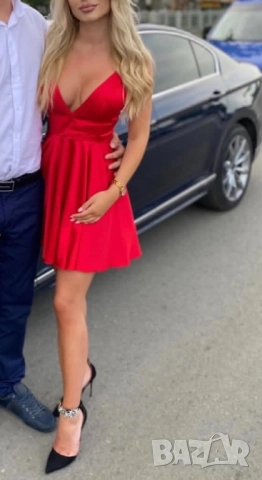 къса сатенена коктейлна рокля 