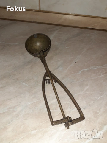 Стара бронзова лъжица за сладолед