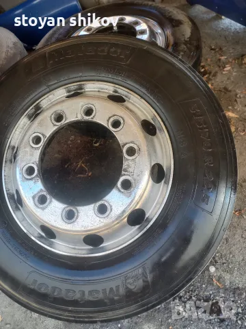 Алуминиеви джанти с гуми за камион