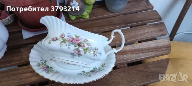 Royal Albert Moss Rose Чайник и сосиера, снимка 3 - Антикварни и старинни предмети - 56367656