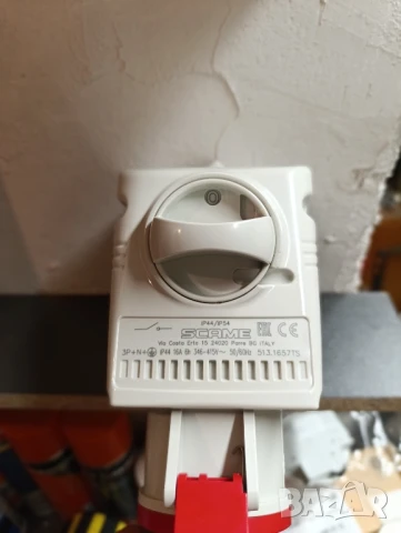 трифазни контакти и превключватели 