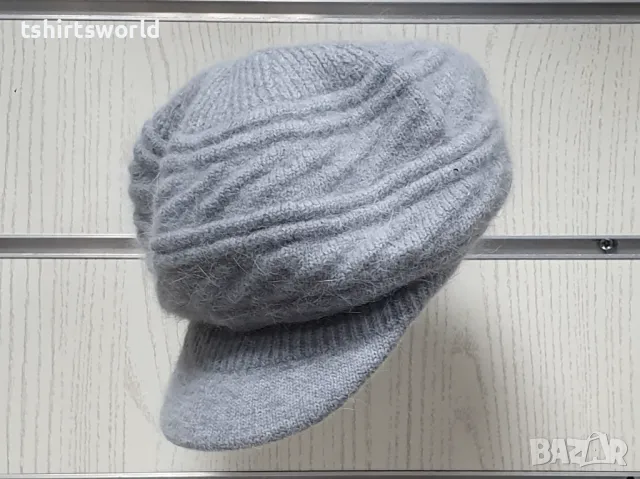 Нова зимна дамска шапка с козирка Ангора в сив цвят, снимка 4 - Шапки - 48194874