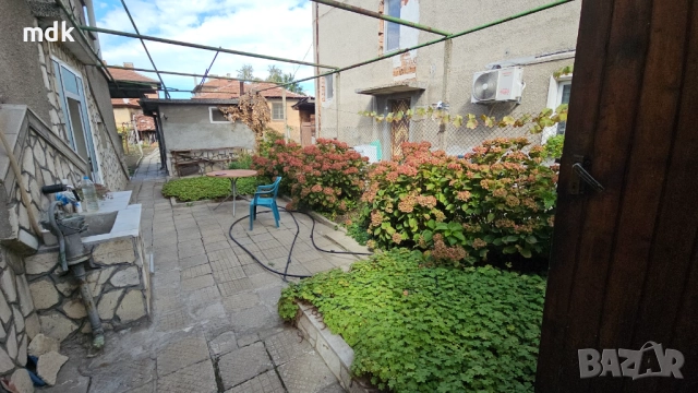 Двуетажна къща с гараж двор и пристройка Стамболийски