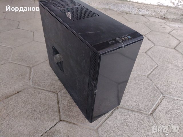 кутия Fractal Design Define R5, снимка 5 - Захранвания и кутии - 44241513