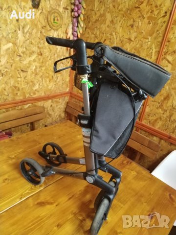 Сгъваема алуминиева  проходилка ролатор за възрастни, оперирани, трудно подвижни хора., снимка 3 - Ролатори - 42189841