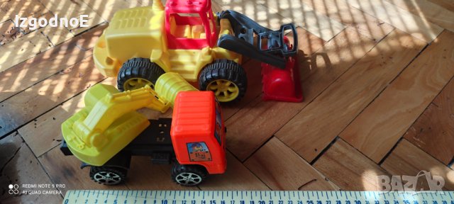 Лот Пластмасови камиончета, багер, фадрома, снимка 2 - Коли, камиони, мотори, писти - 42243011