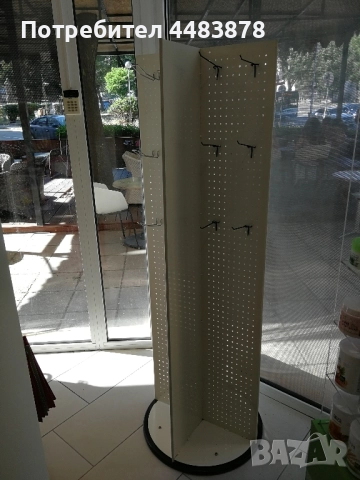 Метален стелаж с куки , снимка 2 - Стелажи и щандове - 50425531