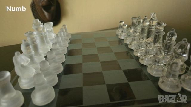 Шах - стъклени фигури. Нов, снимка 3 - Шах и табла - 51721538