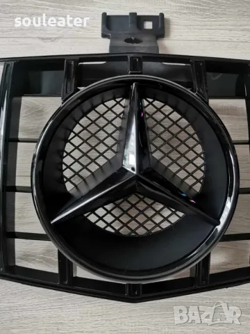 Решетка с емблема тип GT за Mercedes w204, снимка 2 - Части - 47626954