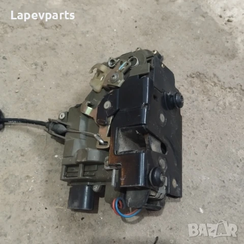 предна дясна брава Seat Toledo Leon Golf 4 Bora Сеат Толедо Леон Голф 4 Бора