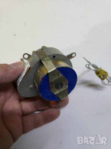 електрически  двигател, мотор 220 волта  - бавнооборотен - 1 оборот в минута - 4 Вата бавно се върти, снимка 4 - Друга електроника - 39567915