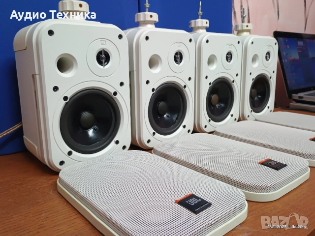 JBL CONTROL ONE PRO. 4 броя с оригинални стойки. Голям звук от малки тонколони. Изпращам видео. , снимка 2 - Тонколони - 52475767
