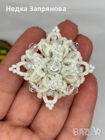 Брошка Ръчно изплетена Уникален акцент за всеки стил Различни цветове по поръчка 