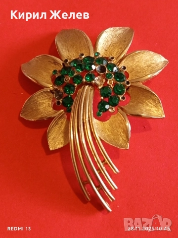 Брошка с златист тон във формата на цвете със ЗЕЛЕН ИЗУМРУД 31904