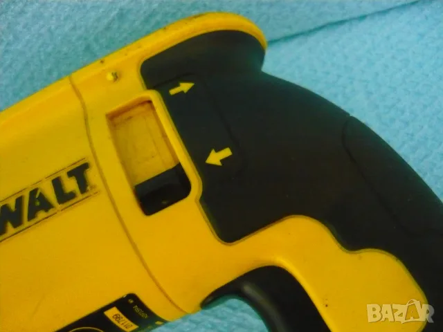 DeWALT D 25144 - мрежов перфоратор, снимка 4 - Перфоратори - 55847310