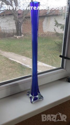 Много висока тясна ваза от цветно стъкло