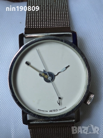 Часовник AKTEO - модел с китара