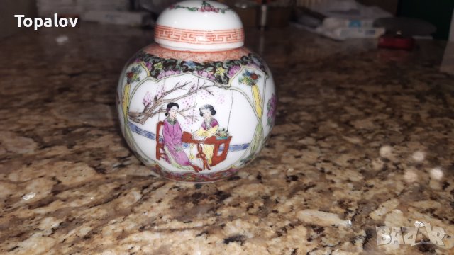 Винтидж ваза от порцелан с маркировка на Lotus Blooms Brand Porcelain