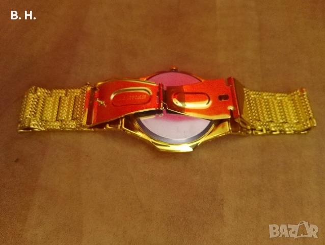 ЛУКСОЗЕН ЧАСОВНИК В ЦВЯТ ЖЪЛТО ЗЛАТО, СЪС СВЕТЕЩИ ЕЛЕМЕНТИ , снимка 6 - Луксозни - 53844312