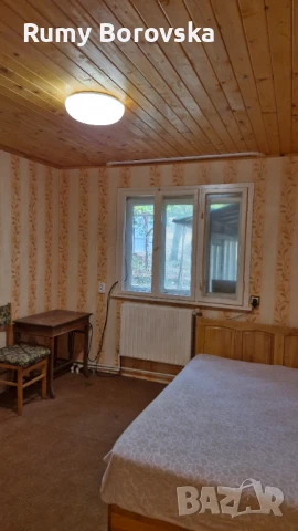 Къща с голям двор, работилница и гараж в гр. Омуртаг, снимка 16 - Къщи - 51324233