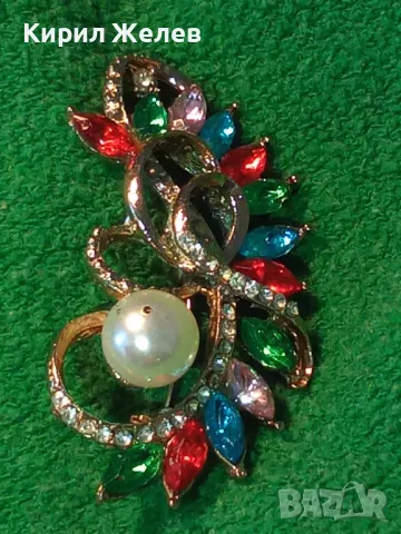 РАЗКОШНА АЖУРНА ЗЛАТИСТА ПЕРЛЕН Тип БРОШКА с ИСКРЯЩИ РАЗНОЦВЕТНИ ЮВЕЛИРНО ФАСЕТИРАНИ ЦИРКОНИ 29588, снимка 10 - Други - 48842326